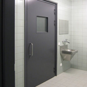 Противопожарная дверь с квадратным окном / серия FRM7507